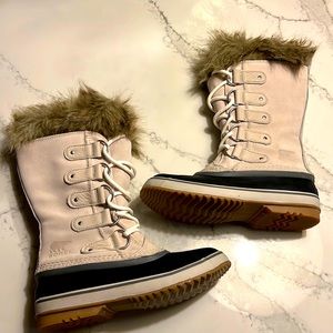 Sorel Joan of Artic sz 8.5 NWOT rare color!!